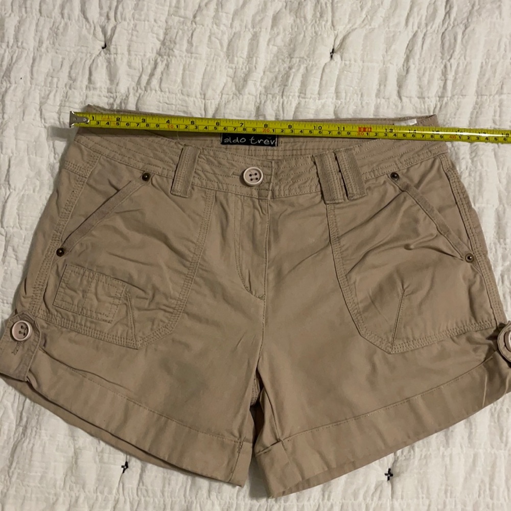 Aldo Trev Khaki cargo style shorts size 6
